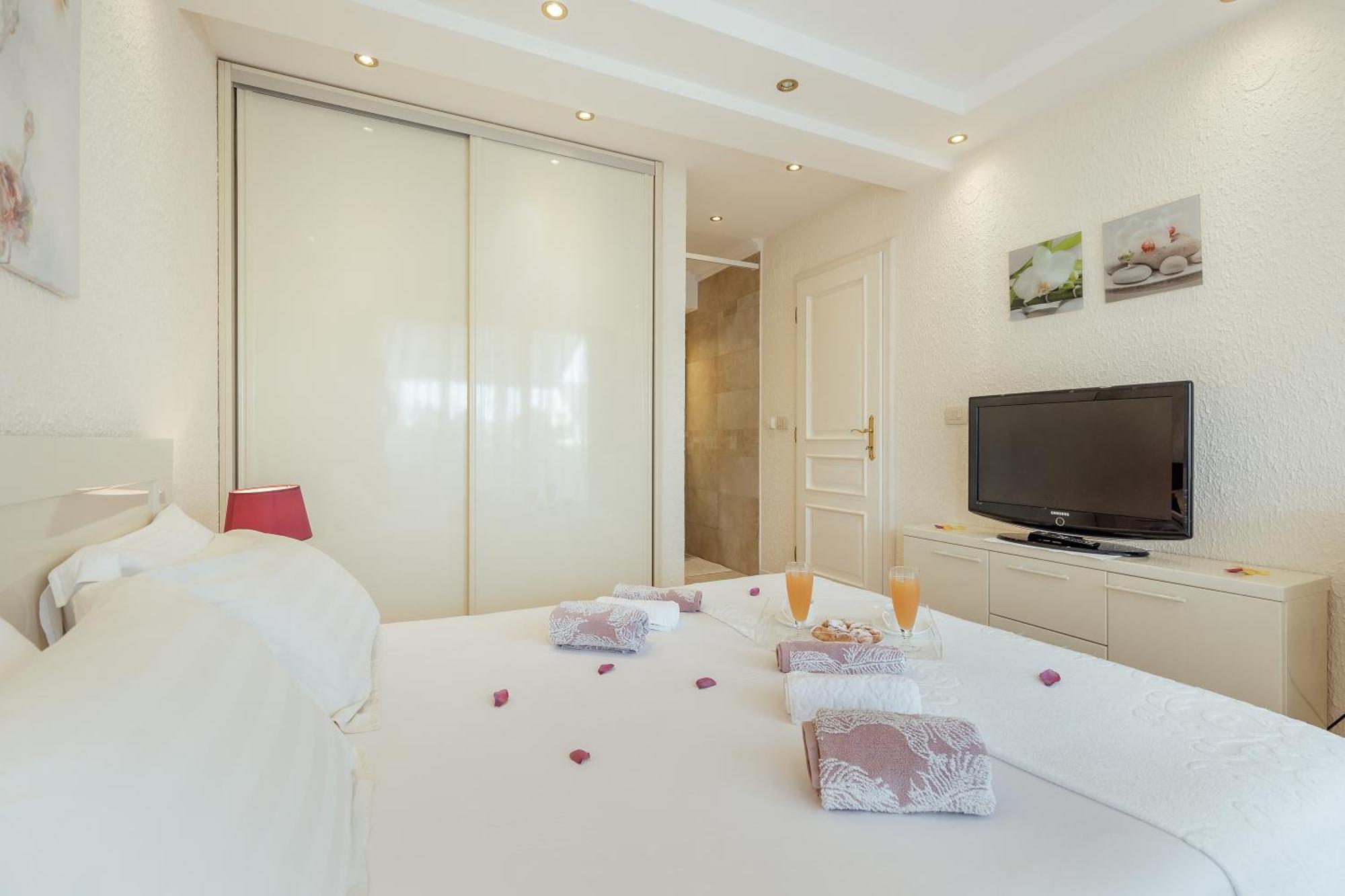 Apartments Porobic Херцег Нови Екстериор снимка