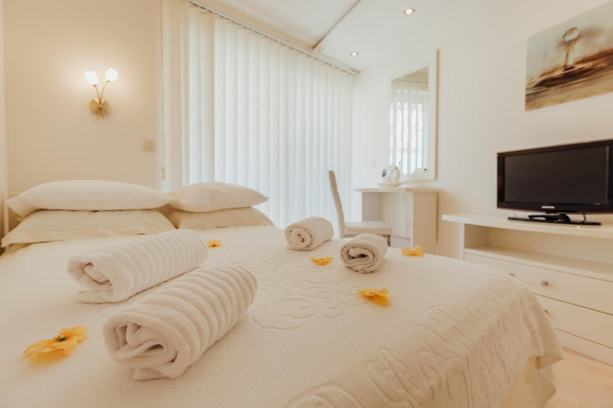 Apartments Porobic Херцег Нови Екстериор снимка